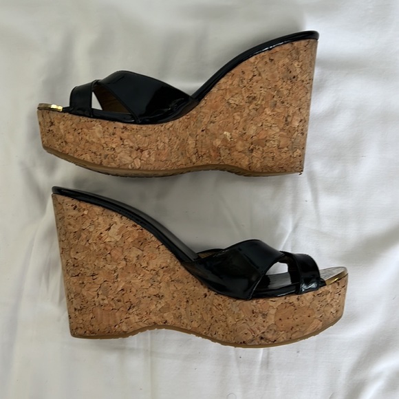 Jimmy Choo Prima black patent leather wedge sandals/ size 38.5 - Picture 4 of 9
